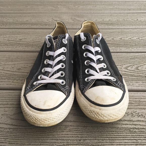 chuck taylor low cut black